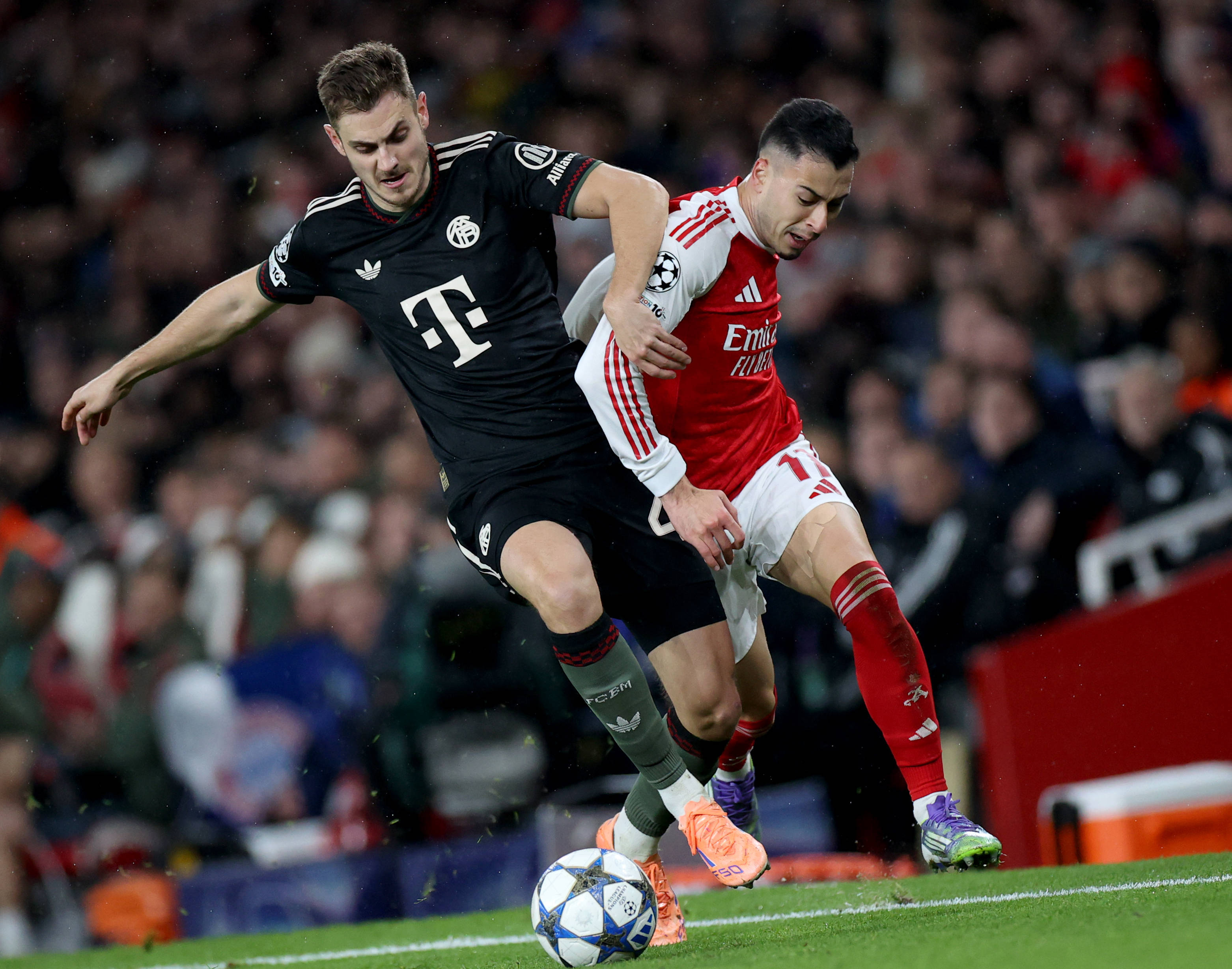 有惊无险，小麦和孔蒂所乘飞机警告灯误报导致飞机迫降